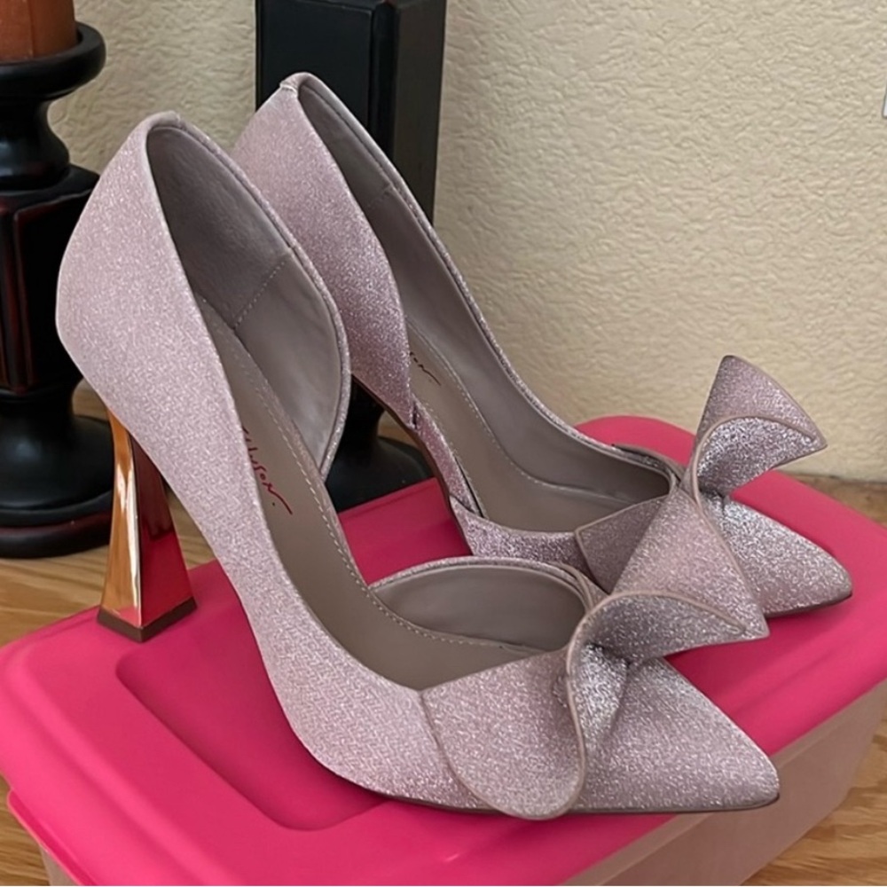 Betsey Johnson Noble Pumps